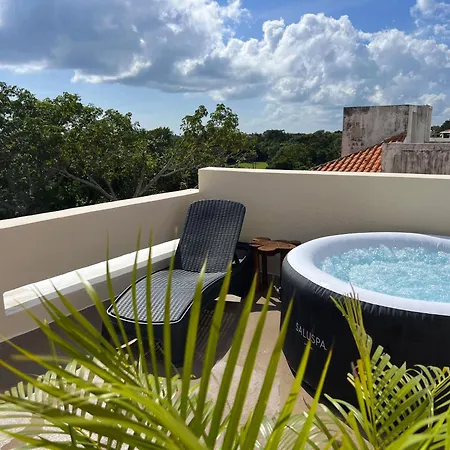 Private Jacuzzi, Golf Getaway, Sunrise View Apartment